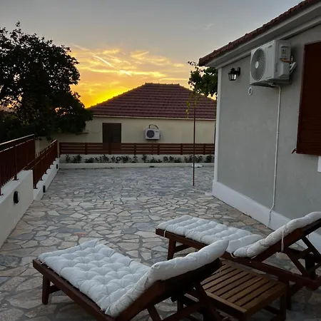 Anthea Kır Evi